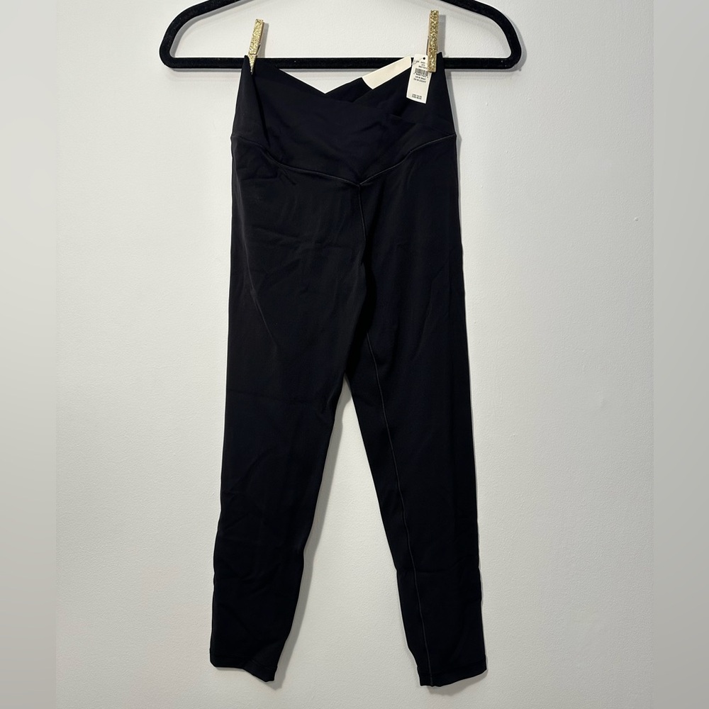 NWT Aerie Offline High Waisted Crossover Legging Size Medium Short in True Black